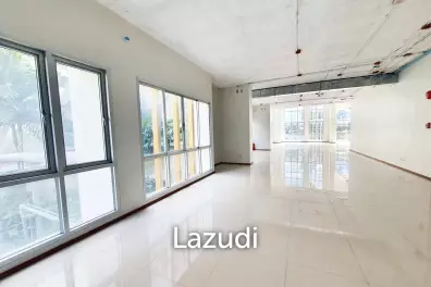 Retail Space 180 SQ.M at Vittayarut Building