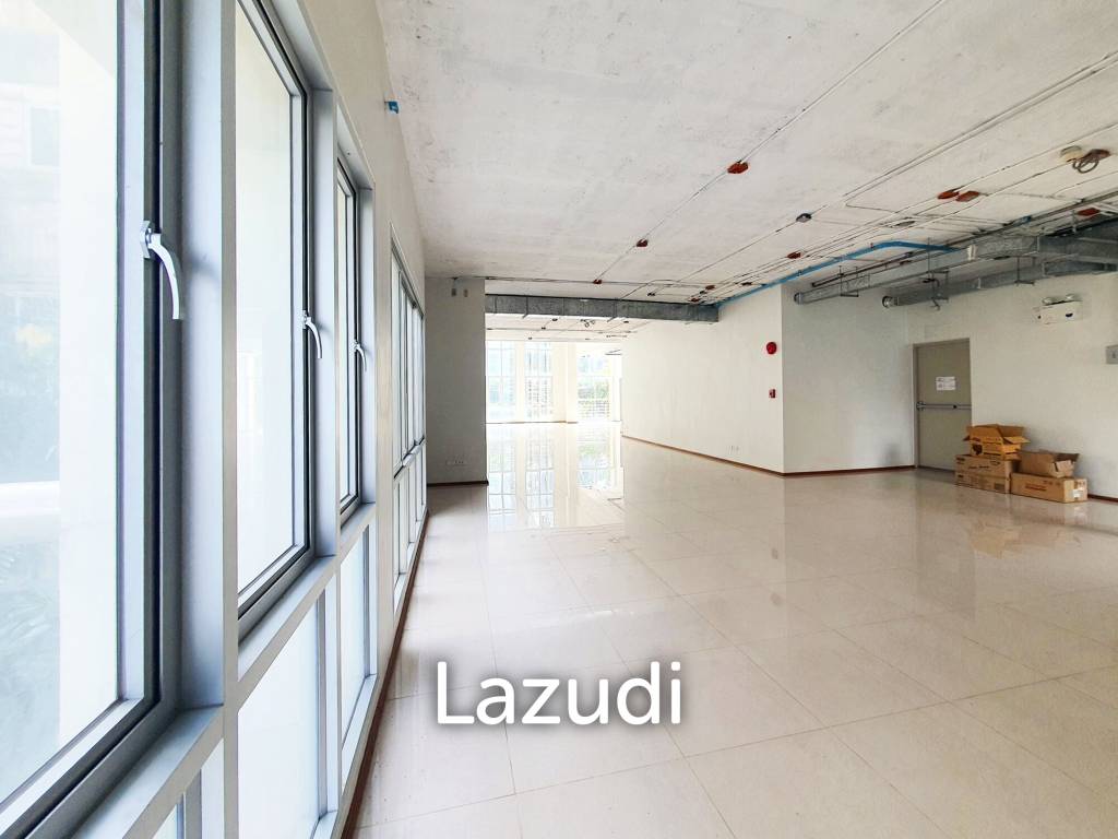 Retail Space 180 SQ.M at Vittayarut Building