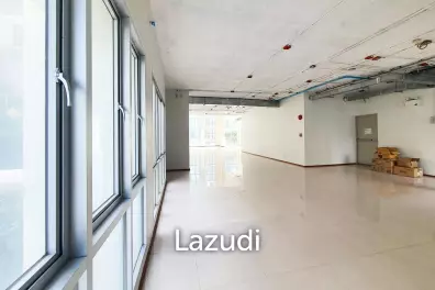 Retail Space 180 SQ.M at Vittayarut Building