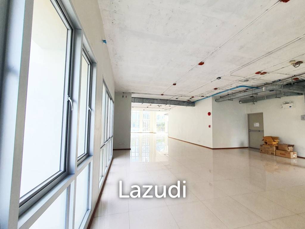 Retail Space 180 SQ.M at Vittayarut Building