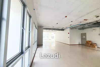 Retail Space 180 SQ.M at Vittayarut Building