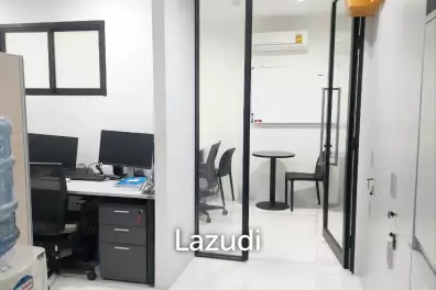100 SQ.M Office space for rent in Watthana
