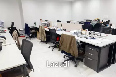 100 SQ.M Office space for rent in Watthana