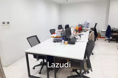 100 SQ.M Office space for rent in Watthana