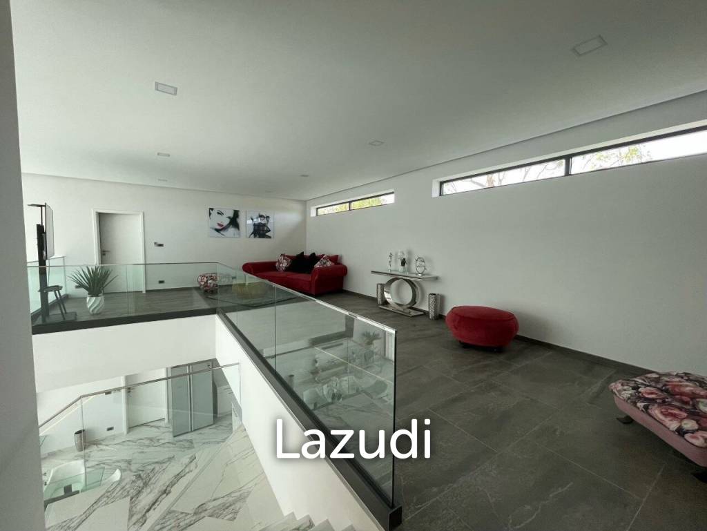 4 Beds 5 Baths 390 SQ.M. Villa in Bangsaray