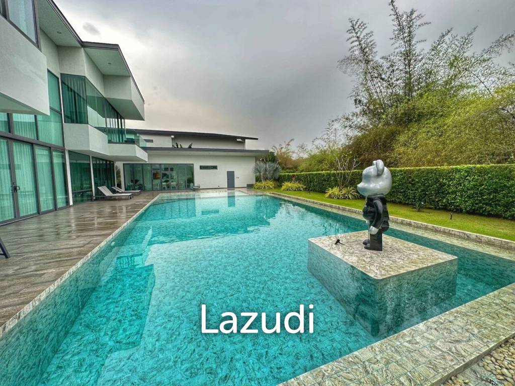 4 Beds 5 Baths 390 SQ.M. Villa in Bangsaray