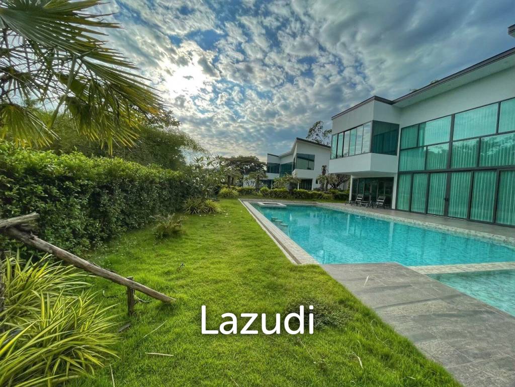 4 Beds 5 Baths 390 SQ.M. Villa in Bangsaray