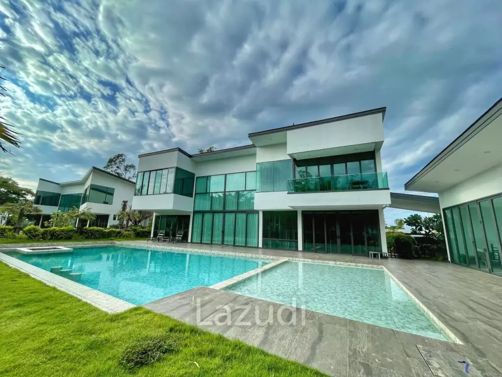 4 Beds 5 Baths 390 SQ.M. Villa in Bangsaray