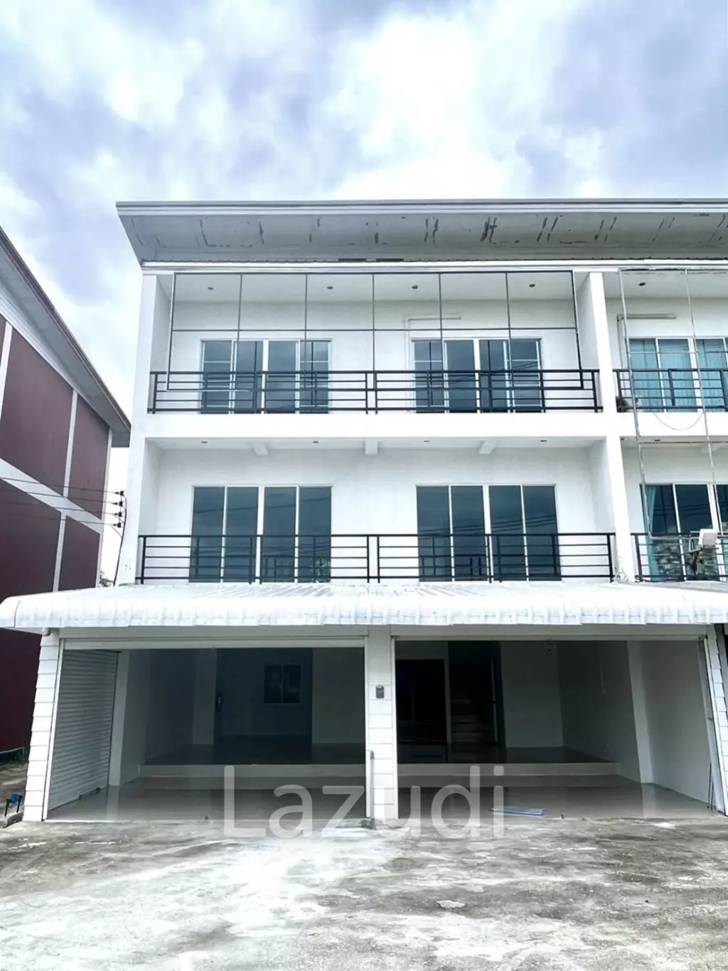 2 Units Building For Sale Close to Main Road