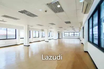 245 SQ.M Retail space at Charn Issara Tower 1