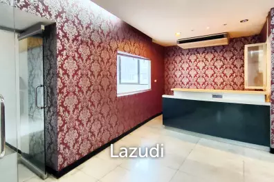 137 SQ.M Retail space at Charn Issara Tower 1