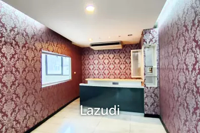 137 SQ.M Retail space at Charn Issara Tower 1