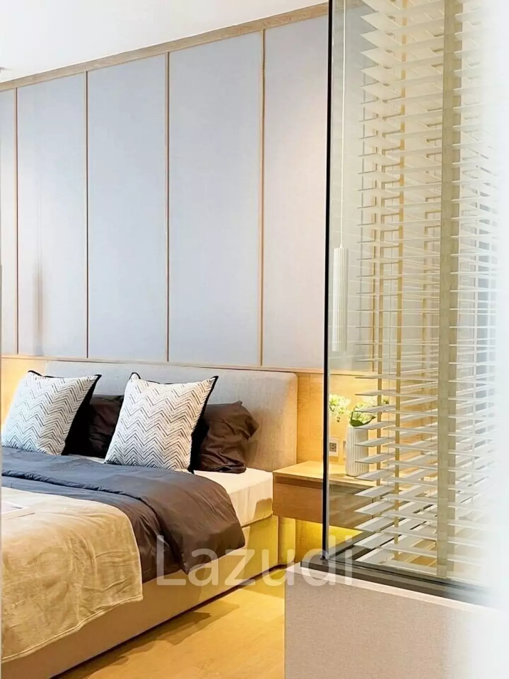 2 Bed 2 Bath 91 SQ.M The Strand Thonglor