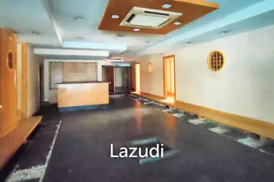 717 SQ.M Retail space for rent in Bangrak