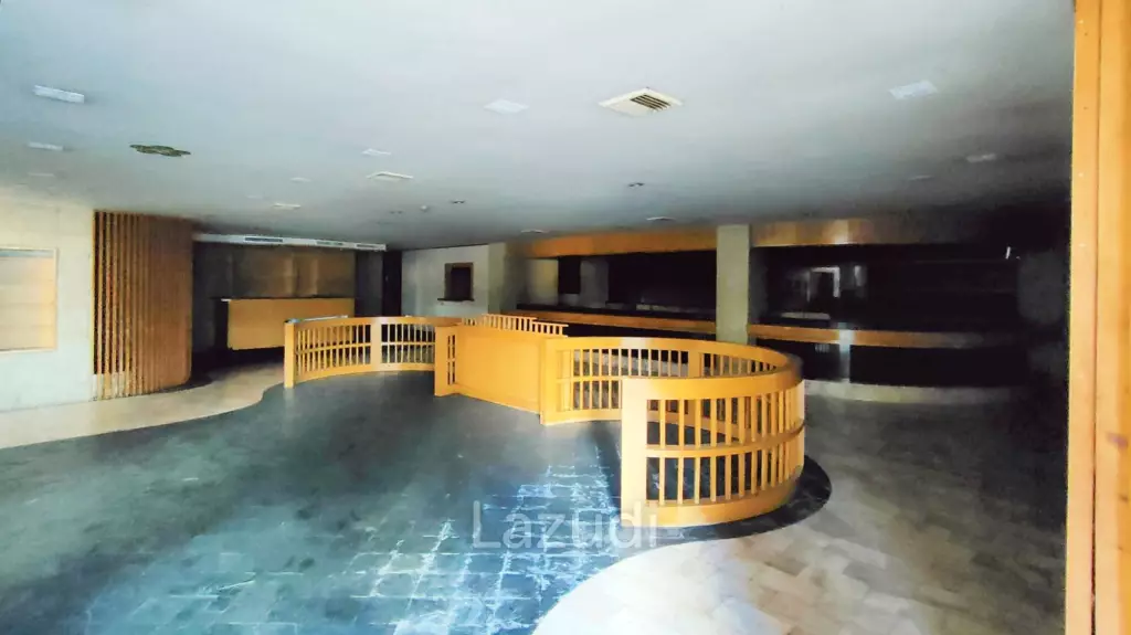 717 SQ.M Retail space for rent in Bangrak