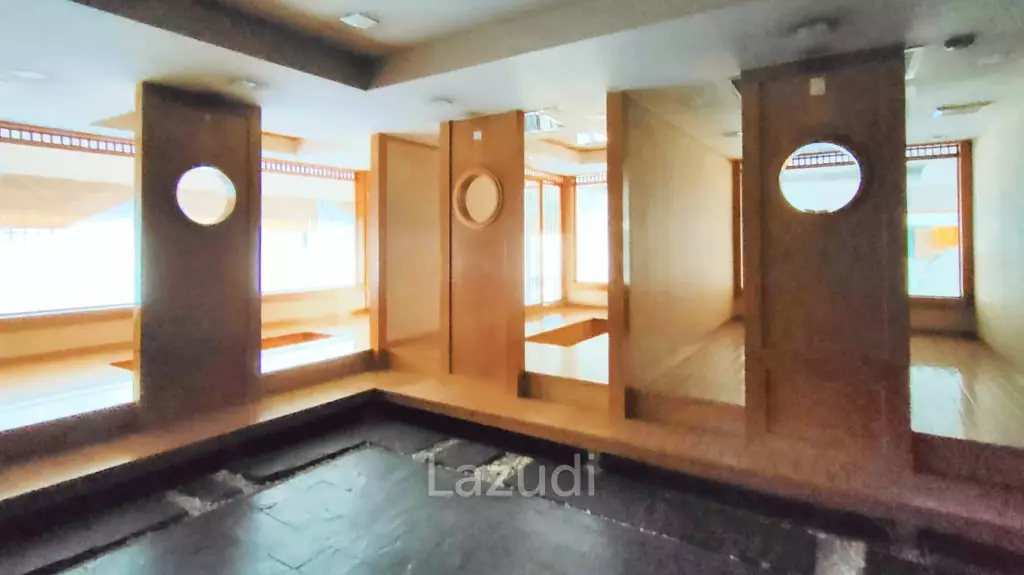 717 SQ.M Retail space for rent in Bangrak
