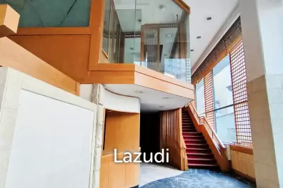 717 SQ.M Retail space for rent in Bangrak