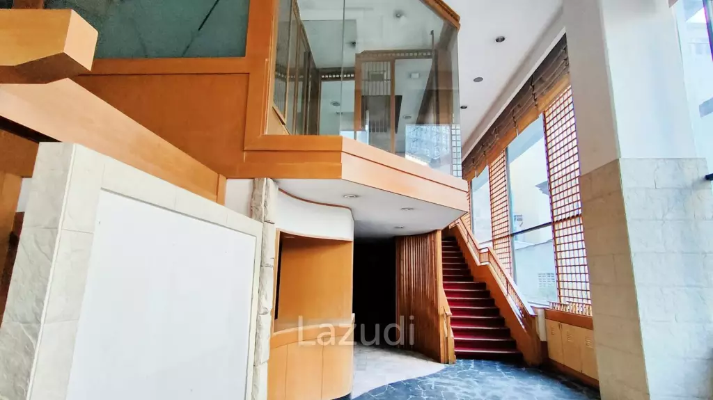 717 SQ.M Retail space for rent in Bangrak