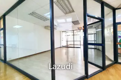 58 SQ.M Office at Charn Issara Tower 1