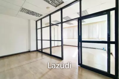 58 SQ.M Office at Charn Issara Tower 1