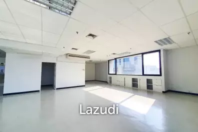 205 SQ.M Office At Charn Issara Tower 1