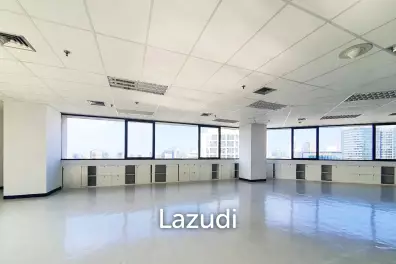 205 SQ.M Office At Charn Issara Tower 1