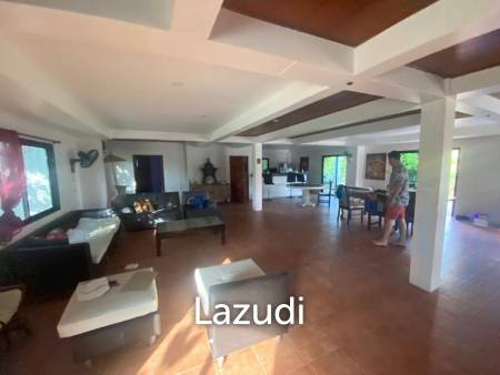 Serene Luxury Unveiled: 400 sqm Villa on 1600 sqm  with Rock-Embedded Pool and Picturesque Park Views