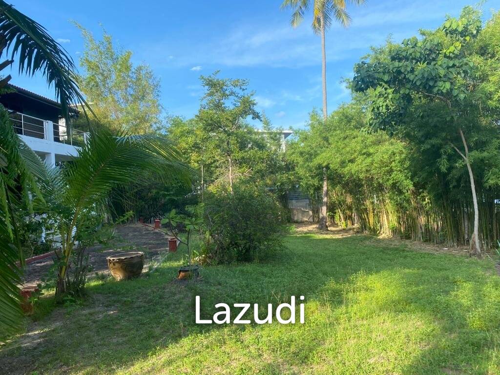 Serene Luxury Unveiled: 400 sqm Villa on 1600 sqm  with Rock-Embedded Pool and Picturesque Park Views