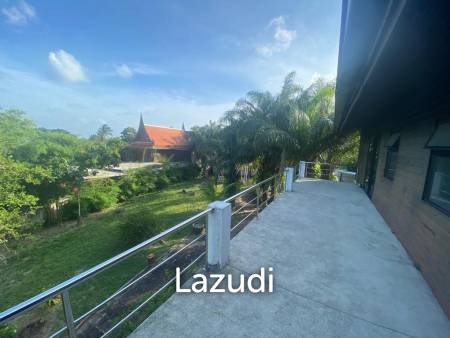 Serene Luxury Unveiled: 400 sqm Villa on 1600 sqm  with Rock-Embedded Pool and Picturesque Park Views