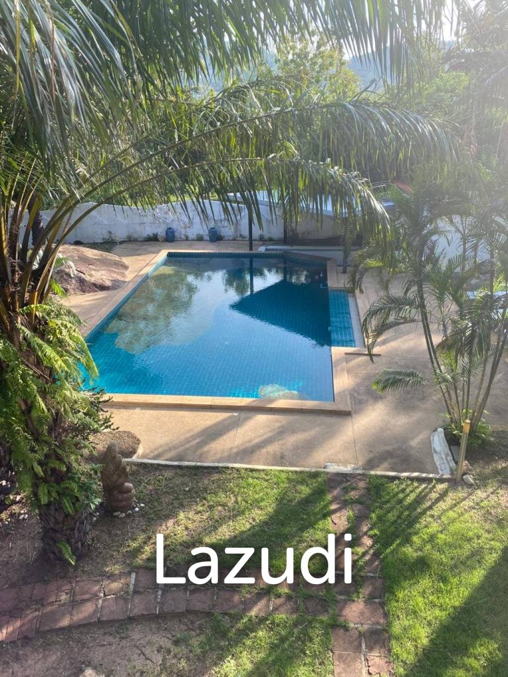 Serene Luxury Unveiled: 400 sqm Villa on 1600 sqm  with Rock-Embedded Pool and Picturesque Park Views