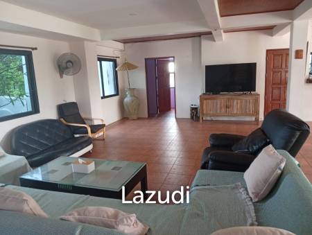 Serene Luxury Unveiled: 400 sqm Villa on 1600 sqm  with Rock-Embedded Pool and Picturesque Park Views