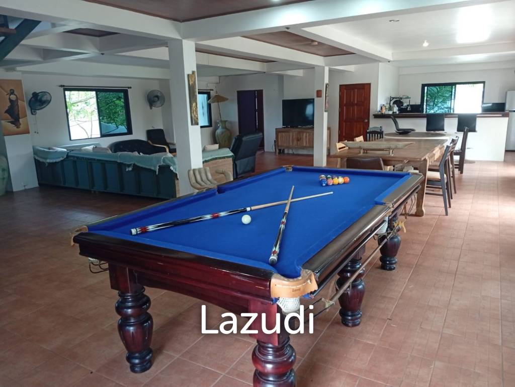 Serene Luxury Unveiled: 400 sqm Villa on 1600 sqm  with Rock-Embedded Pool and Picturesque Park Views