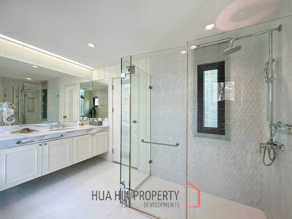 Baan Chai Talay: Beach Front 3 Bedroom Villa