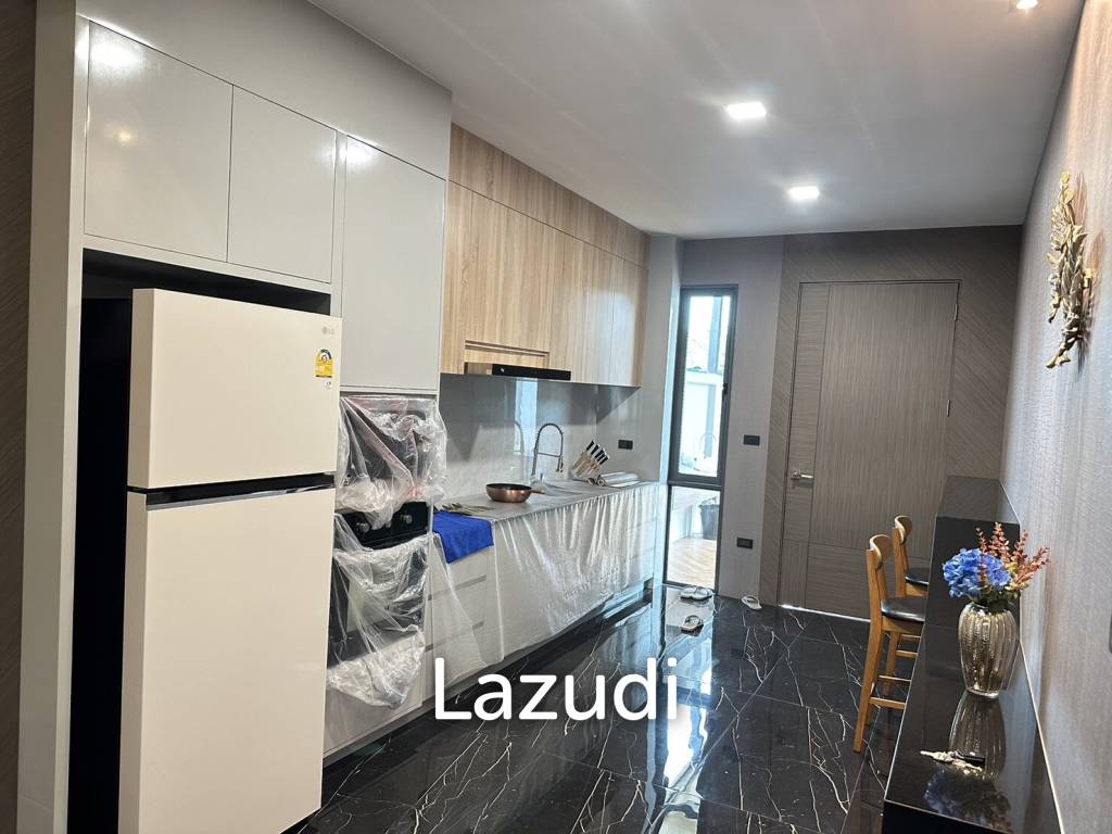 5 Bed 6 Bath 350 SQ.M Bang Lamung Villa