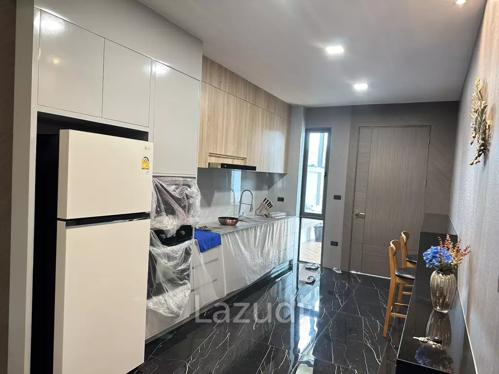 5 Bed 6 Bath 350 SQ.M Bang Lamung Villa