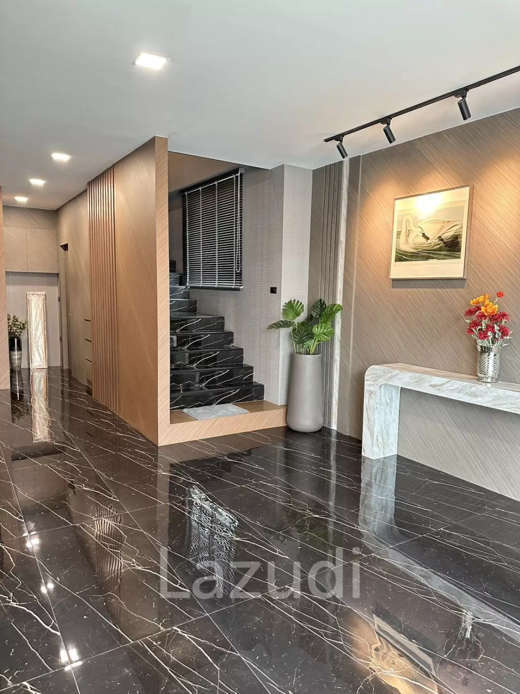 5 Bed 6 Bath 350 SQ.M Bang Lamung Villa