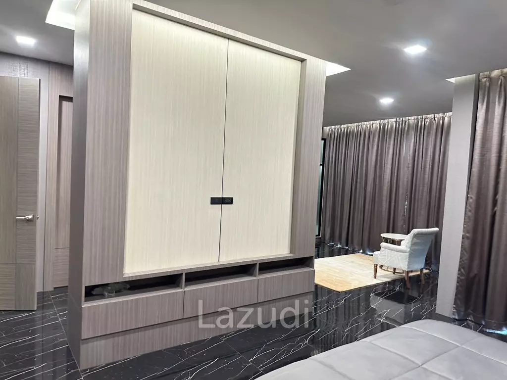 5 Bed 6 Bath 350 SQ.M Bang Lamung Villa