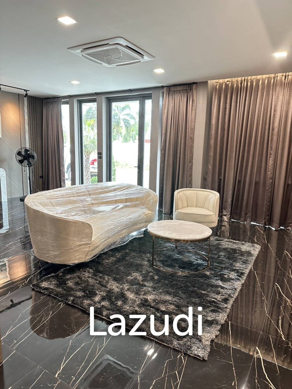 5 Bed 6 Bath 350 SQ.M Bang Lamung Villa