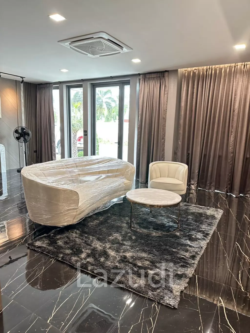5 Bed 6 Bath 350 SQ.M Bang Lamung Villa