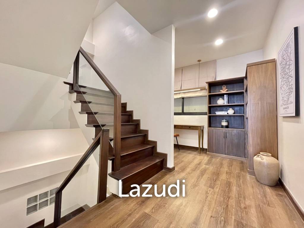 3 Bed  2 Bath 250 SQ.M Baan Silom Soi 11
