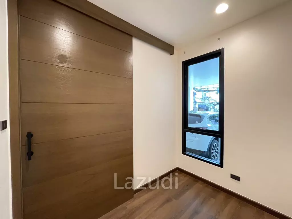 3 Bed  2 Bath 250 SQ.M Baan Silom Soi 11