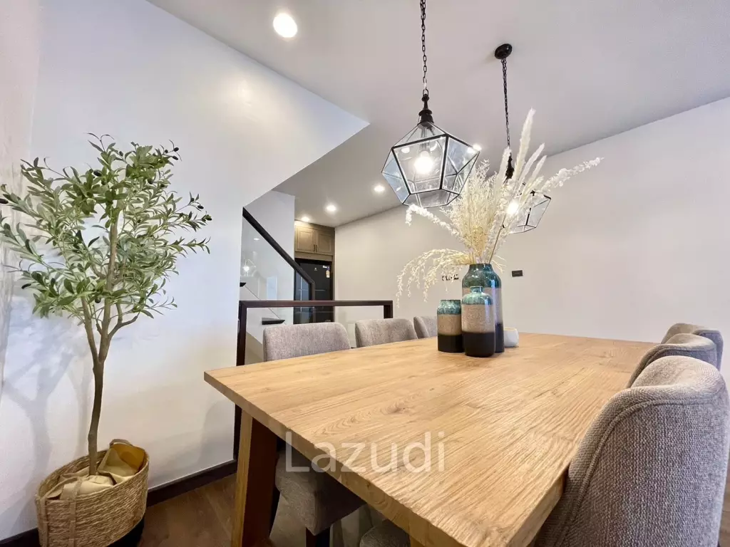 3 Bed  2 Bath 250 SQ.M Baan Silom Soi 11