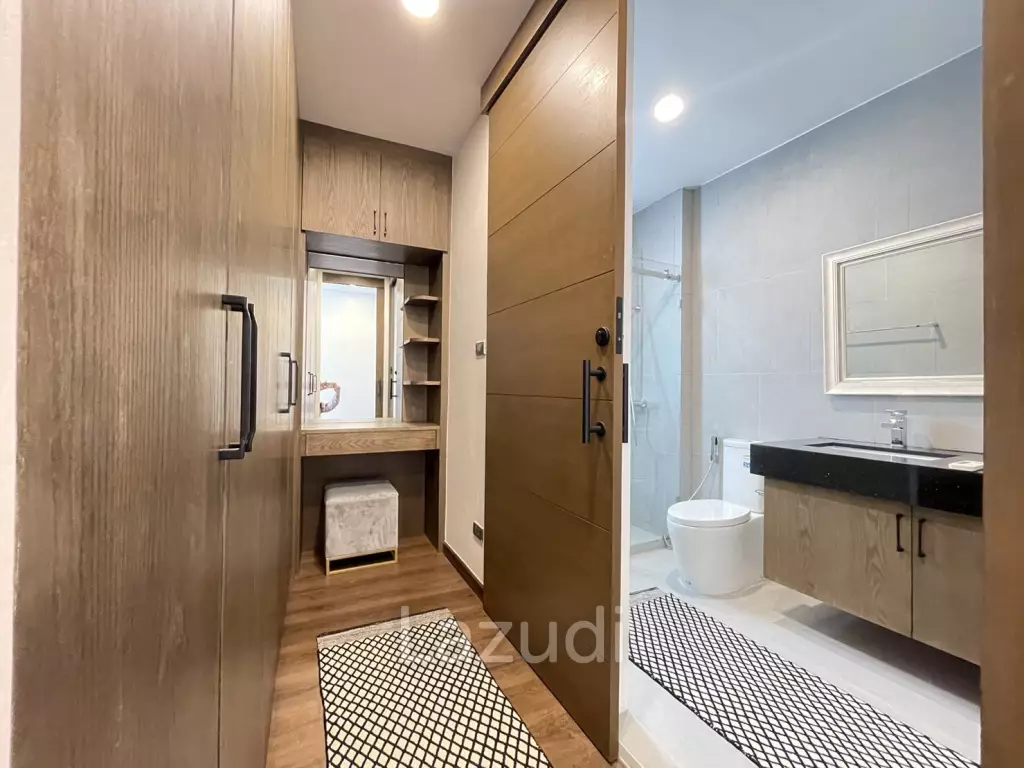 3 Bed  2 Bath 250 SQ.M Baan Silom Soi 11