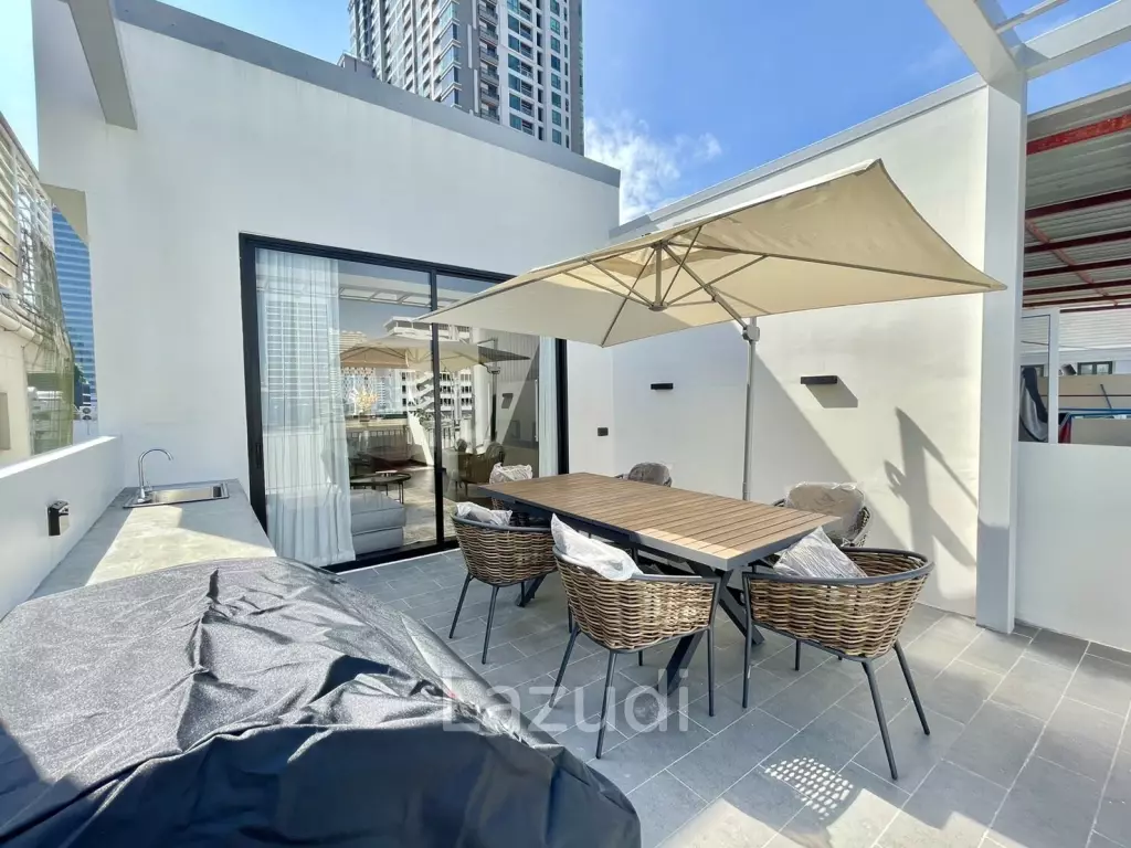 3 Bed  2 Bath 250 SQ.M Baan Silom Soi 11
