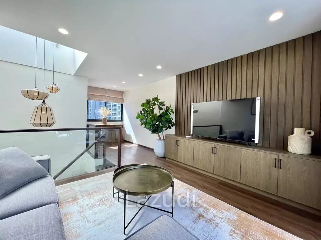 3 Bed  2 Bath 250 SQ.M Baan Silom Soi 11