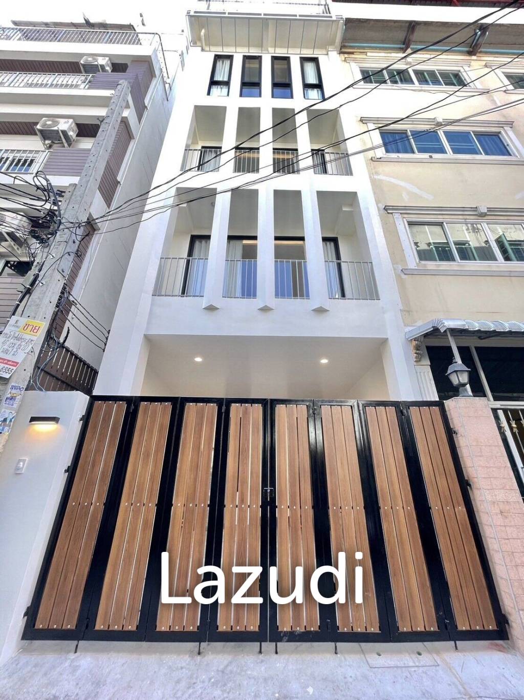 3 Bed  2 Bath 250 SQ.M Baan Silom Soi 11