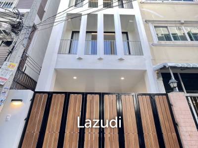 3 Bed  2 Bath 250 SQ.M Baan Silom Soi 11