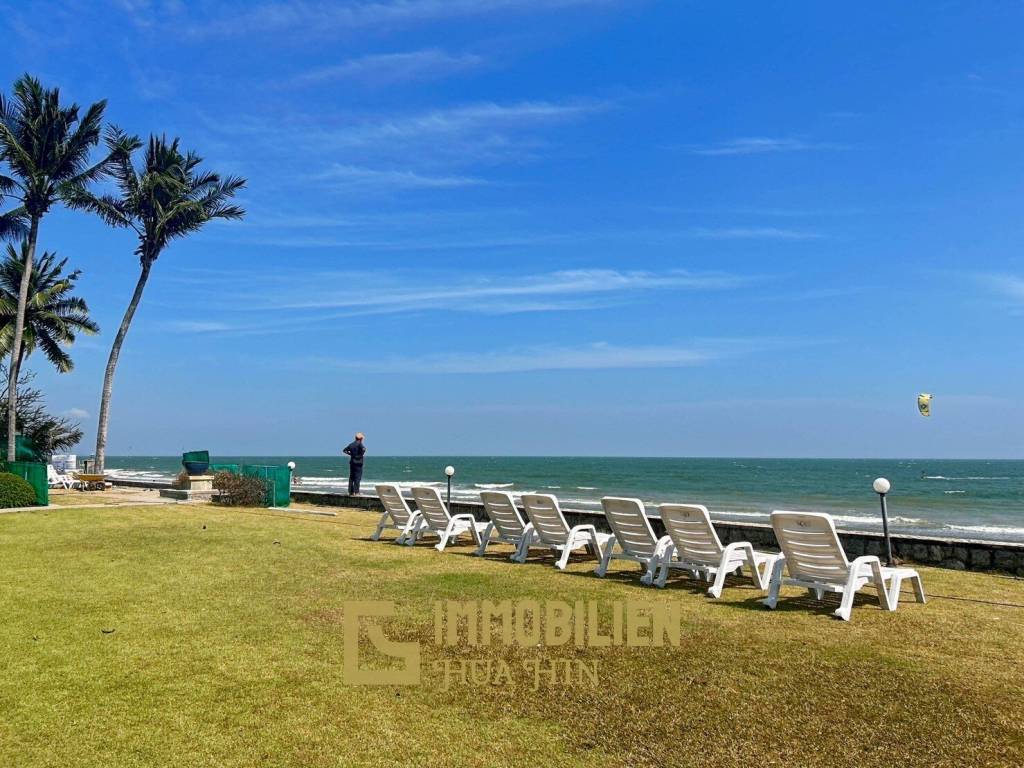 Baan Chai Talay : Beach Front 3 Bedroom Villa