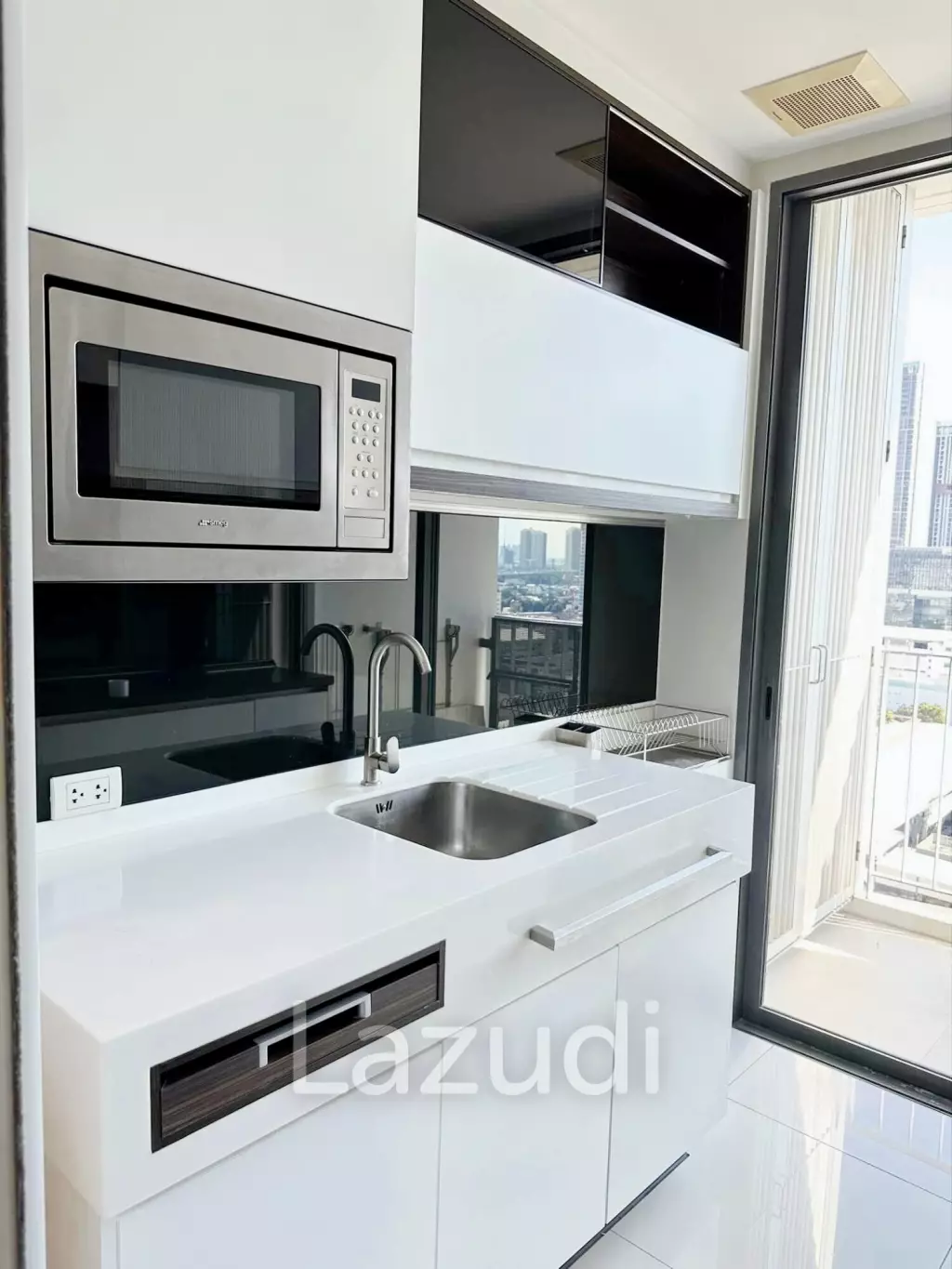 1 Bed 1 Bath 45 SQ.M The Room Sukhumvit 62