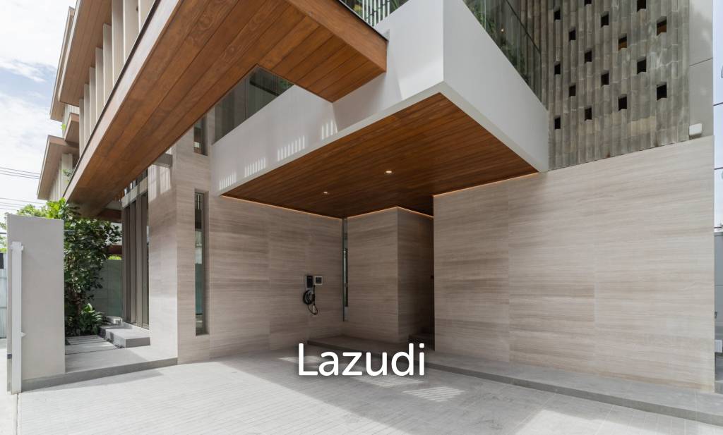 3 Beds 5 Baths 550 SQ.M VI ARI